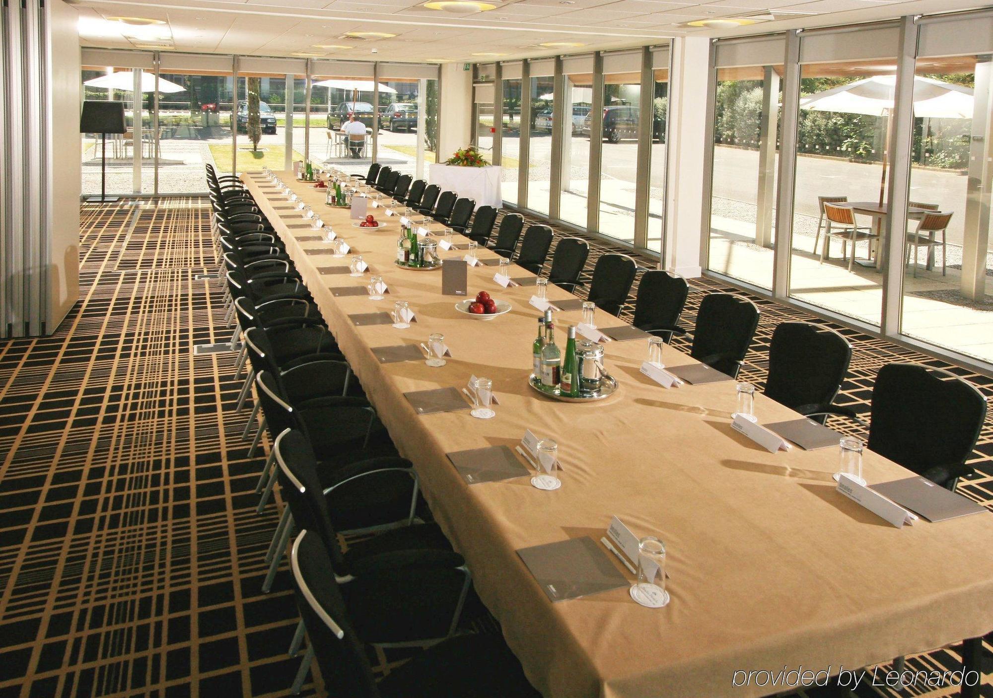 Beales Hotel Хатфилд Экстерьер фото