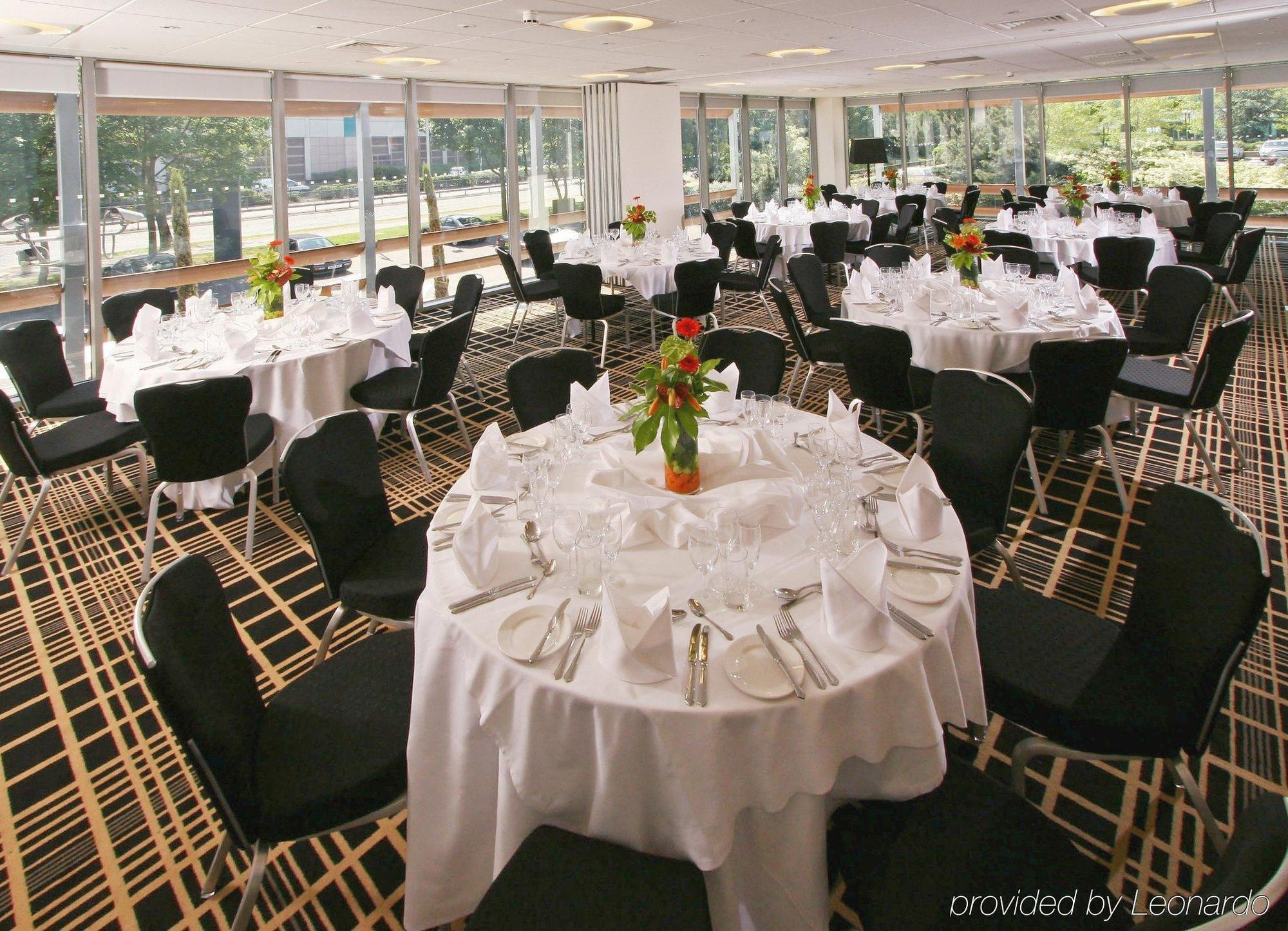 Beales Hotel Хатфилд Экстерьер фото