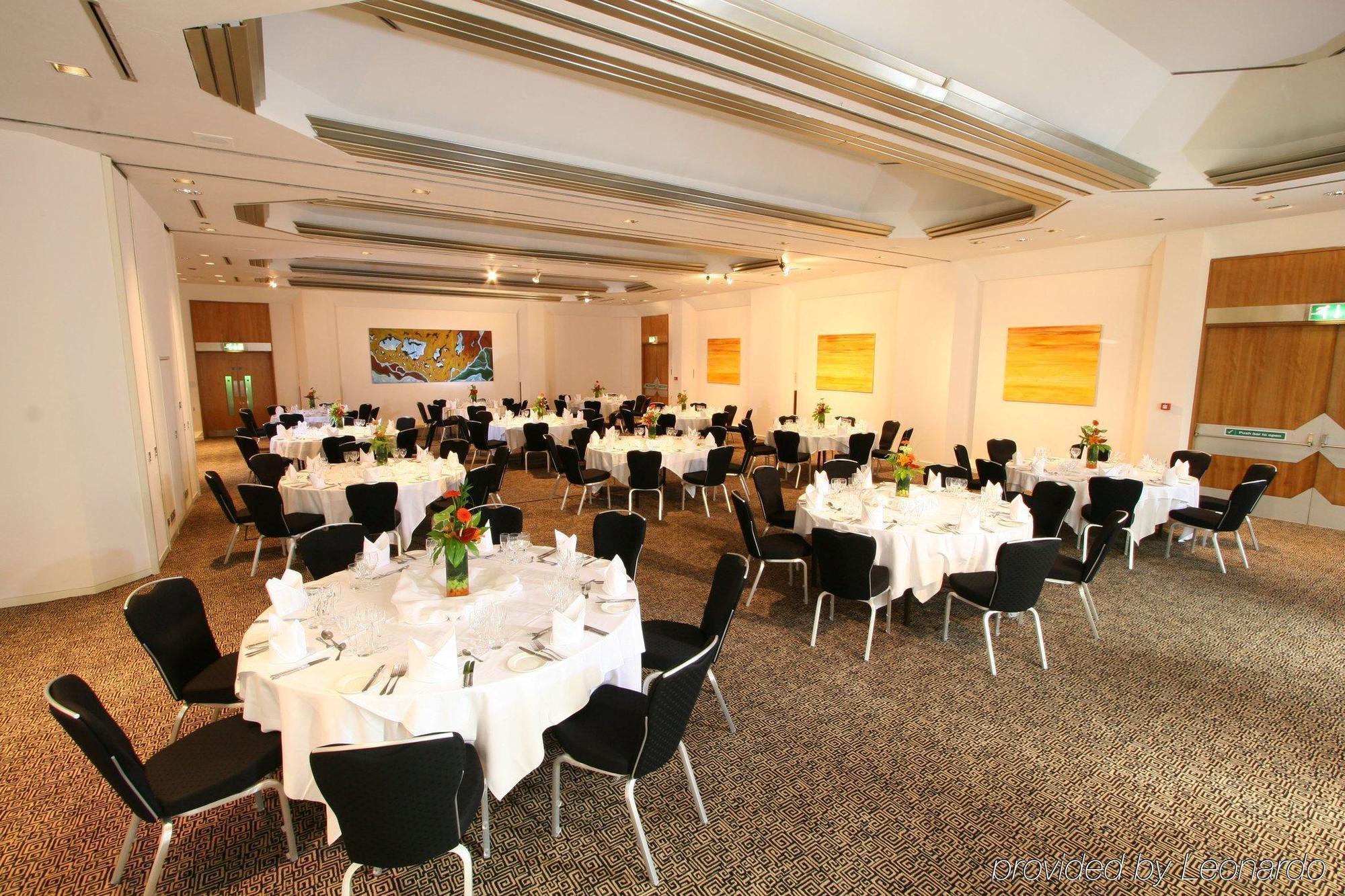 Beales Hotel Хатфилд Экстерьер фото