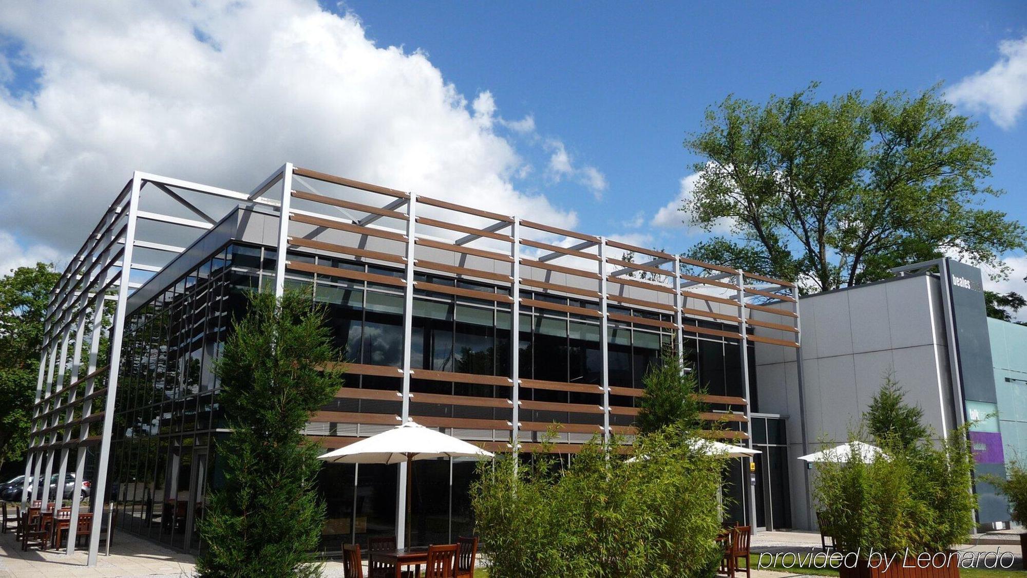 Beales Hotel Хатфилд Экстерьер фото
