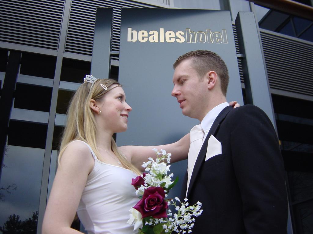 Beales Hotel Хатфилд Экстерьер фото