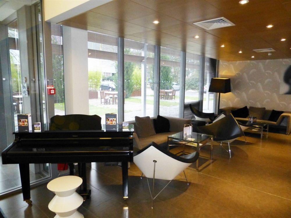 Beales Hotel Хатфилд Экстерьер фото