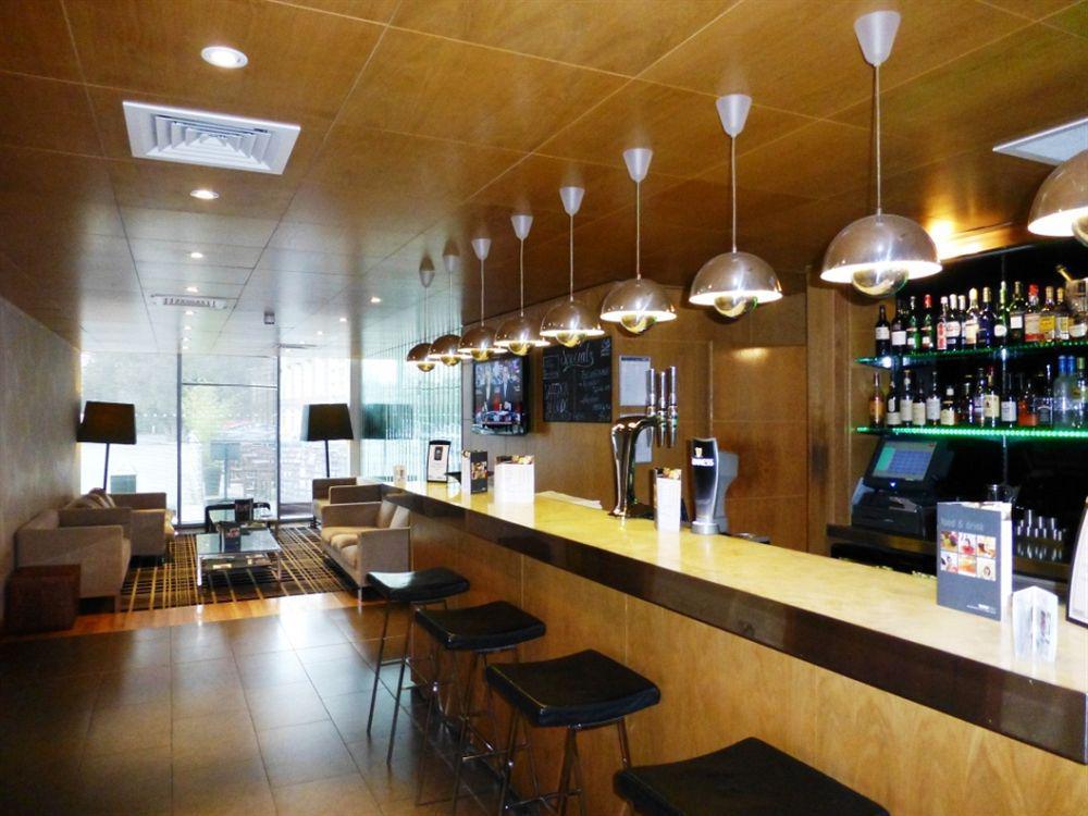 Beales Hotel Хатфилд Экстерьер фото