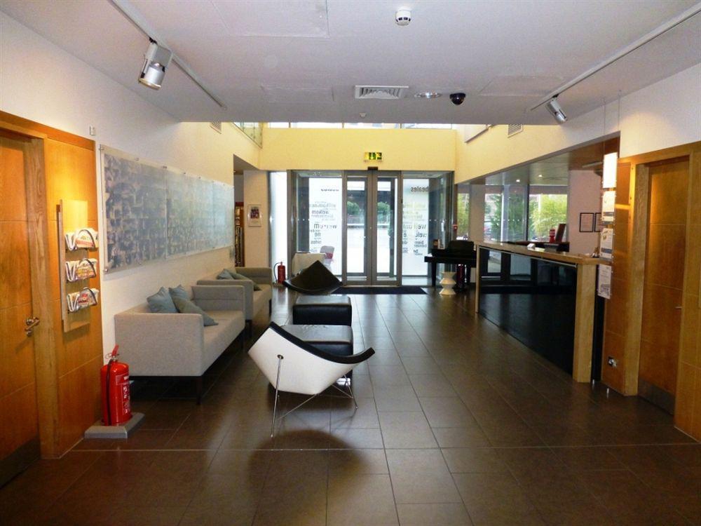 Beales Hotel Хатфилд Экстерьер фото