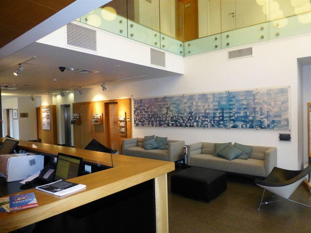 Beales Hotel Хатфилд Экстерьер фото