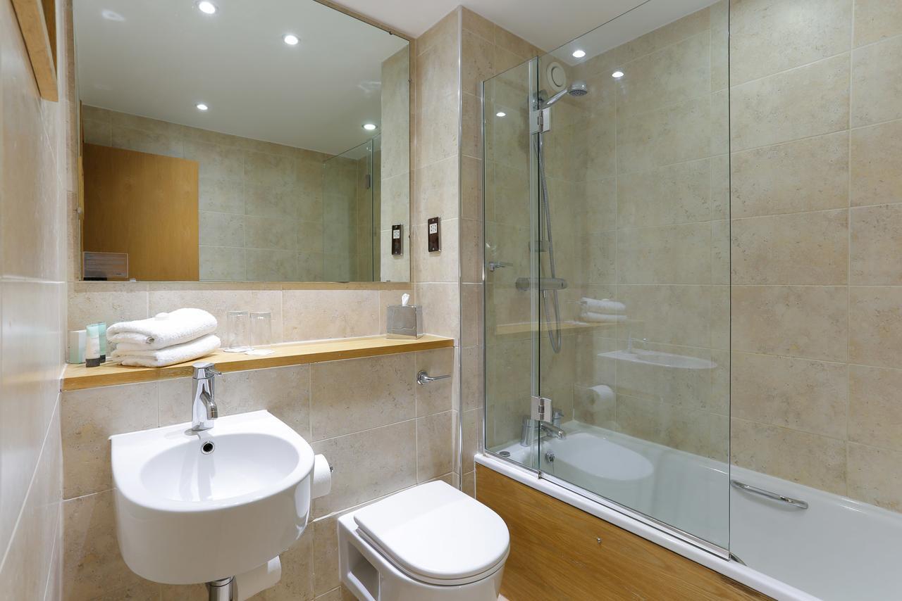 Beales Hotel Хатфилд Экстерьер фото