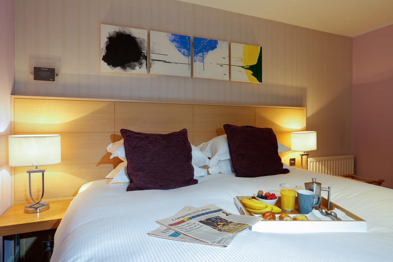 Beales Hotel Хатфилд Экстерьер фото