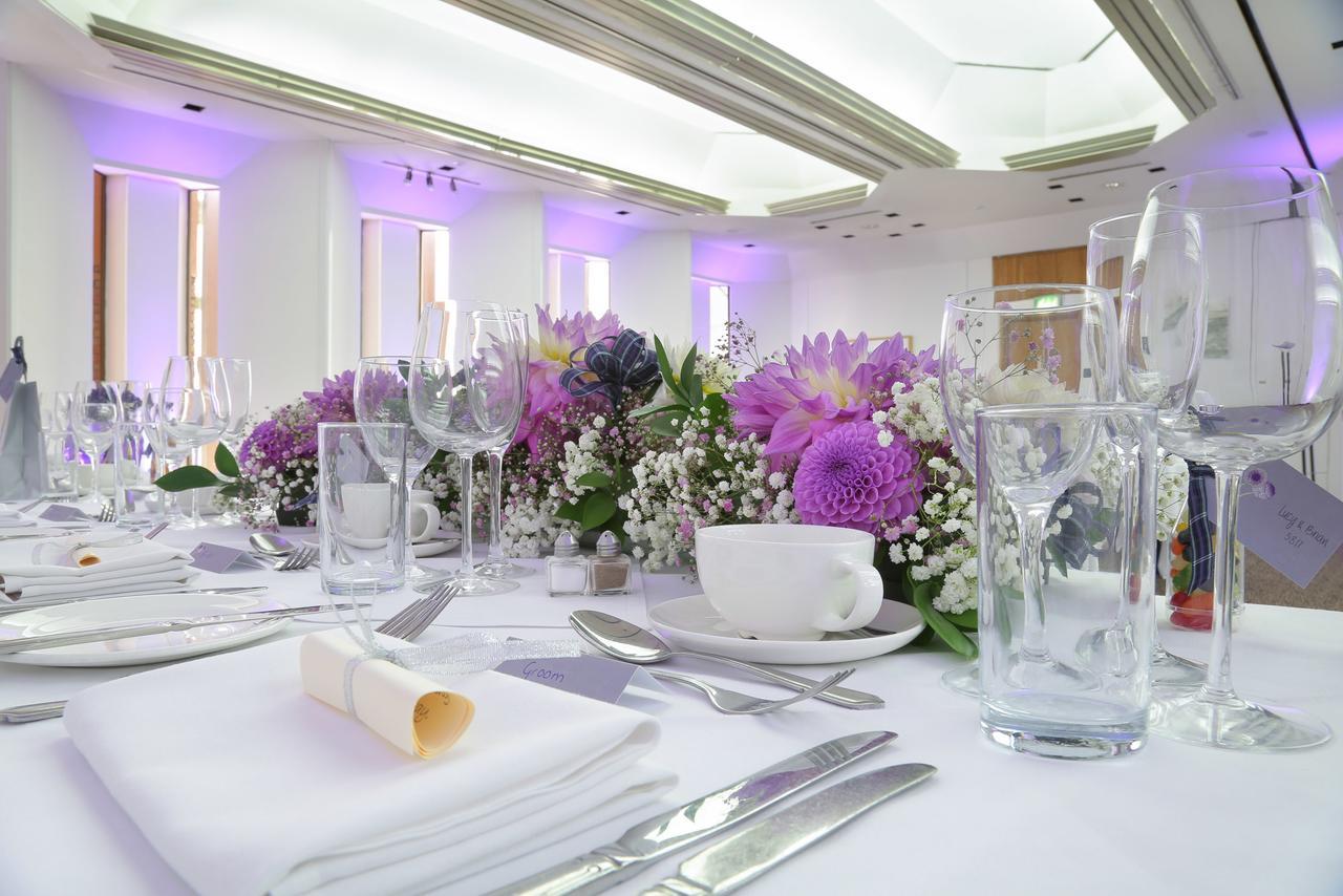 Beales Hotel Хатфилд Экстерьер фото